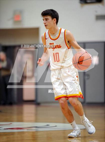 Thumbnail 3 in Farmingdale vs. Chaminade (LUHI Invitational Tournament)  photogallery.