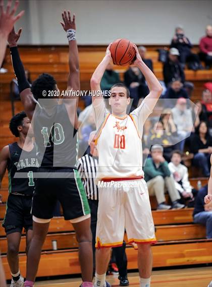 Thumbnail 3 in Farmingdale vs. Chaminade (LUHI Invitational Tournament)  photogallery.