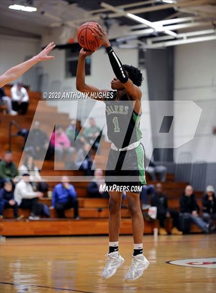 Thumbnail 2 in Farmingdale vs. Chaminade (LUHI Invitational Tournament)  photogallery.