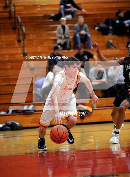 Thumbnail 3 in Farmingdale vs. Chaminade (LUHI Invitational Tournament)  photogallery.