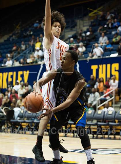 Thumbnail 3 in Jesuit vs. Newark Memorial (MaxPreps MLK Classic) photogallery.
