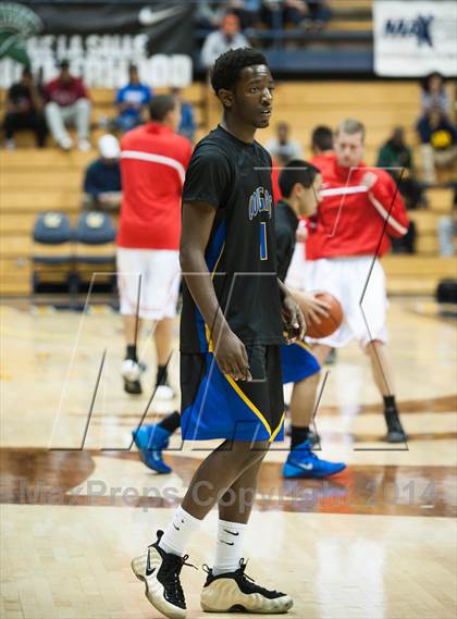 Thumbnail 2 in Jesuit vs. Newark Memorial (MaxPreps MLK Classic) photogallery.