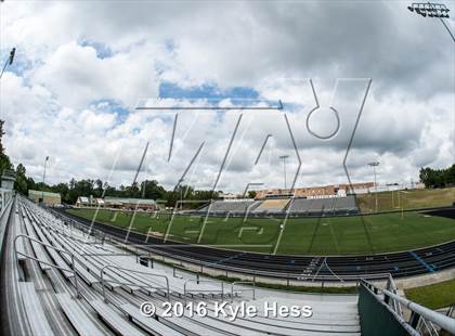 Thumbnail 3 in Grayson (2016 Preseason Top 25 Early Contenders Photo Shoot)  photogallery.