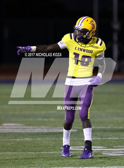 Thumbnail 3 in Lynwood vs. Warren photogallery.