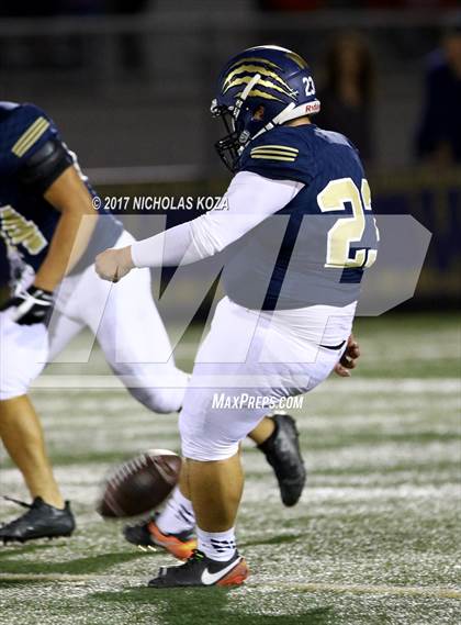Thumbnail 3 in Lynwood vs. Warren photogallery.