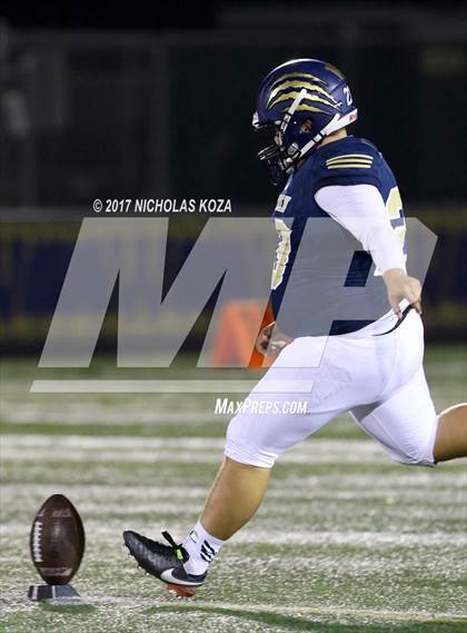 Thumbnail 3 in Lynwood vs. Warren photogallery.