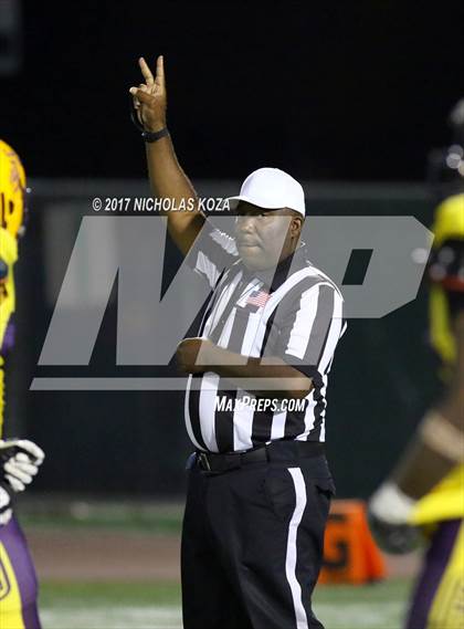 Thumbnail 3 in Lynwood vs. Warren photogallery.