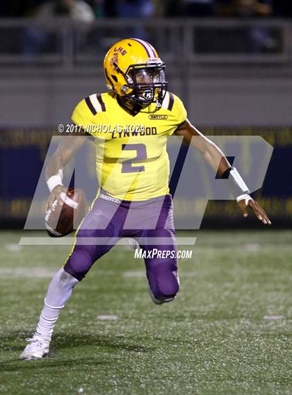 Thumbnail 2 in Lynwood vs. Warren photogallery.