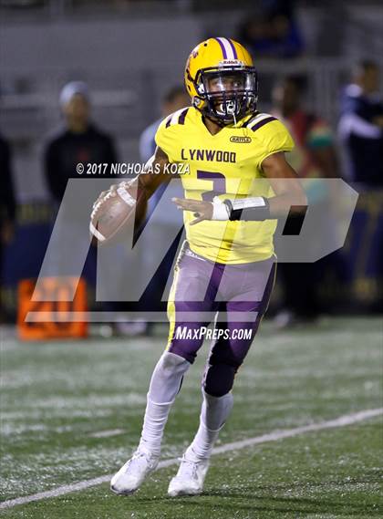 Thumbnail 3 in Lynwood vs. Warren photogallery.