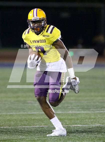 Thumbnail 1 in Lynwood vs. Warren photogallery.
