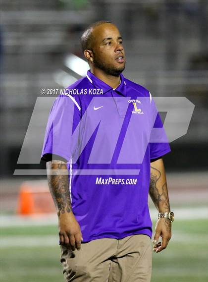 Thumbnail 3 in Lynwood vs. Warren photogallery.