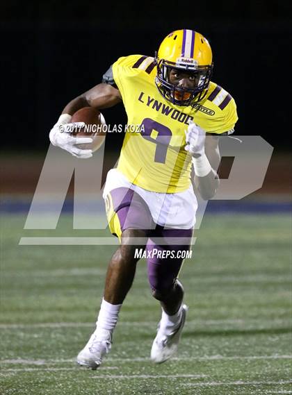 Thumbnail 2 in Lynwood vs. Warren photogallery.