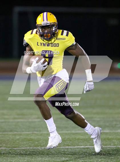 Thumbnail 2 in Lynwood vs. Warren photogallery.