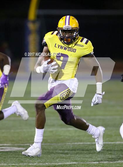 Thumbnail 3 in Lynwood vs. Warren photogallery.