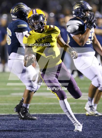 Thumbnail 2 in Lynwood vs. Warren photogallery.