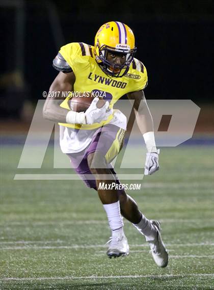 Thumbnail 3 in Lynwood vs. Warren photogallery.