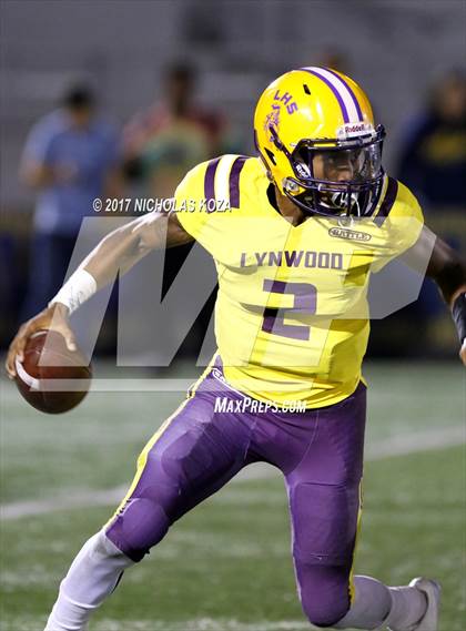 Thumbnail 1 in Lynwood vs. Warren photogallery.