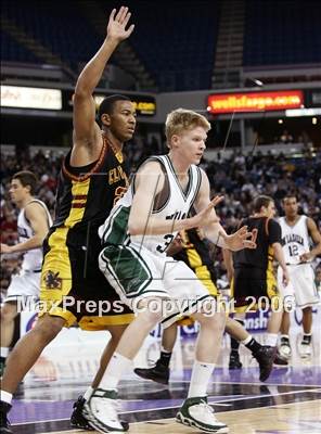 Thumbnail 3 in Clovis West vs. De La Salle (CIF State D1 Final) photogallery.