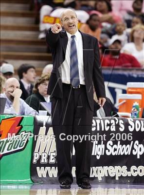Thumbnail 1 in Clovis West vs. De La Salle (CIF State D1 Final) photogallery.