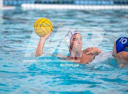 Thumbnail 2 in Grossmont vs Santana photogallery.