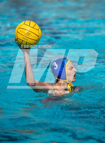 Thumbnail 3 in Grossmont vs Santana photogallery.