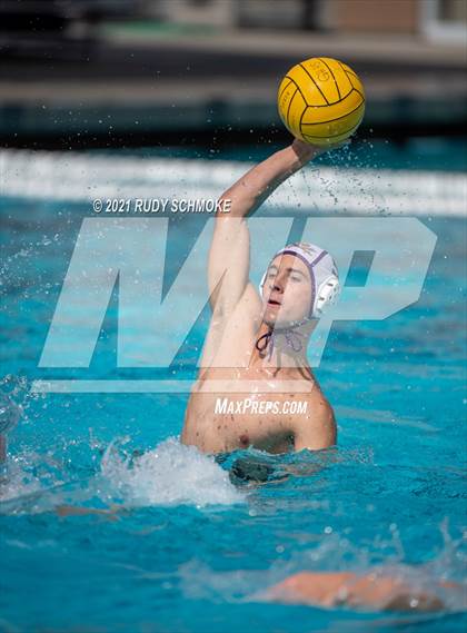 Thumbnail 2 in Grossmont vs Santana photogallery.