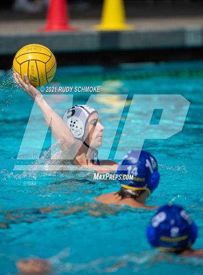 Thumbnail 3 in Grossmont vs Santana photogallery.