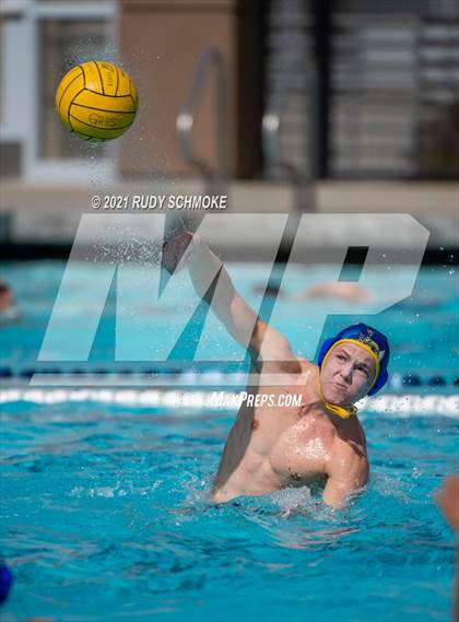 Thumbnail 2 in Grossmont vs Santana photogallery.