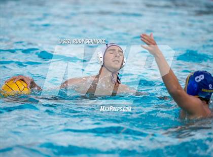 Thumbnail 3 in Grossmont vs Santana photogallery.
