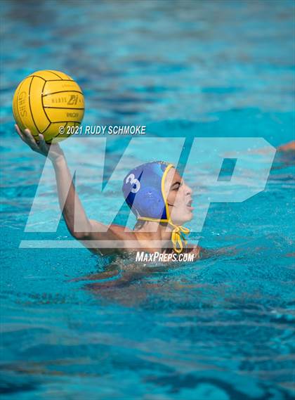 Thumbnail 2 in Grossmont vs Santana photogallery.