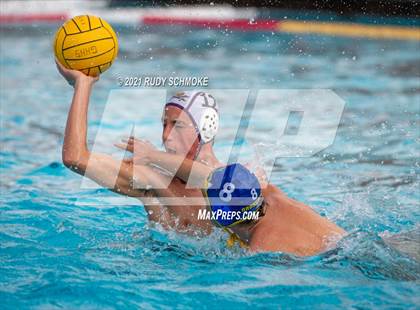 Thumbnail 3 in Grossmont vs Santana photogallery.