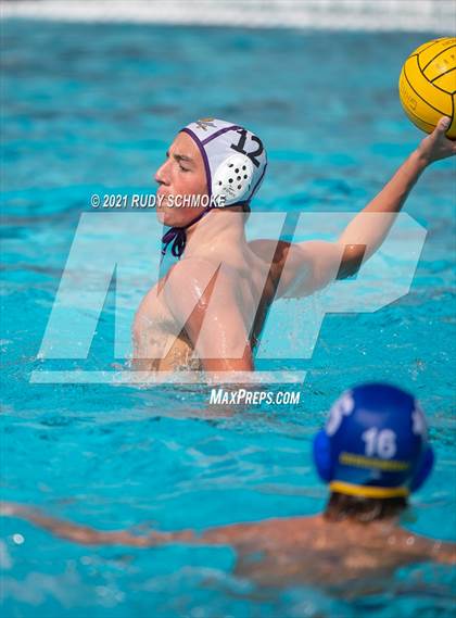 Thumbnail 2 in Grossmont vs Santana photogallery.