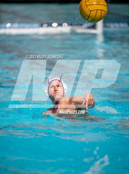 Thumbnail 1 in Grossmont vs Santana photogallery.