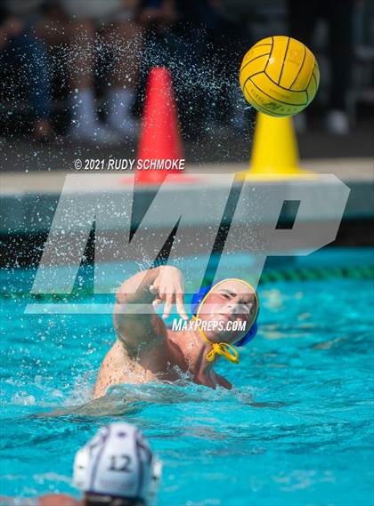 Thumbnail 3 in Grossmont vs Santana photogallery.