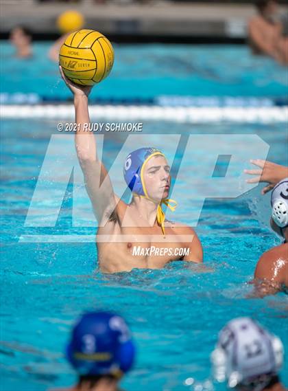 Thumbnail 1 in Grossmont vs Santana photogallery.