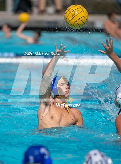 Thumbnail 2 in Grossmont vs Santana photogallery.