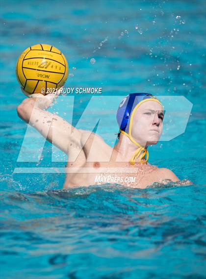 Thumbnail 2 in Grossmont vs Santana photogallery.