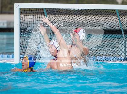 Thumbnail 3 in Grossmont vs Santana photogallery.