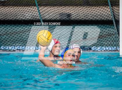 Thumbnail 2 in Grossmont vs Santana photogallery.