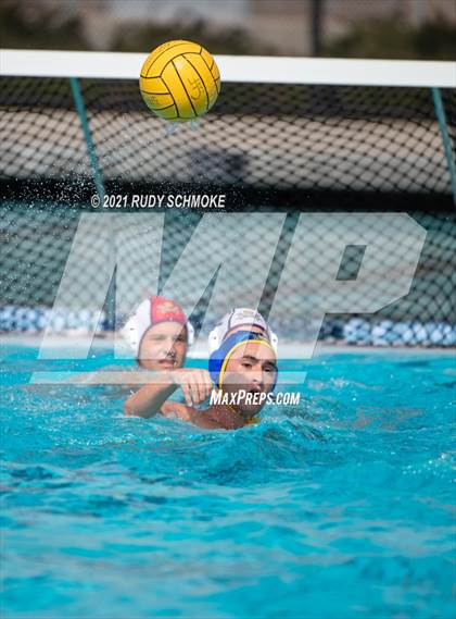 Thumbnail 2 in Grossmont vs Santana photogallery.