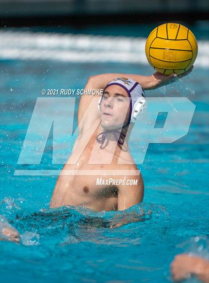 Thumbnail 2 in Grossmont vs Santana photogallery.