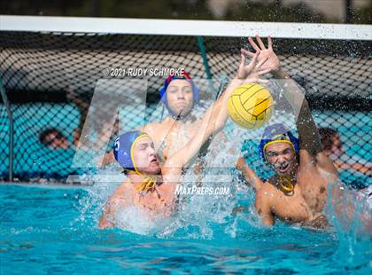 Thumbnail 2 in Grossmont vs Santana photogallery.