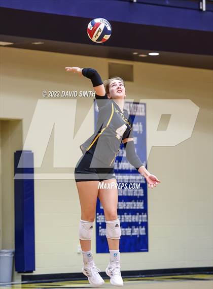Thumbnail 3 in St. Teresa's Academy vs. Liberty North (MSHSAA Class 5 Quarterfinal) photogallery.