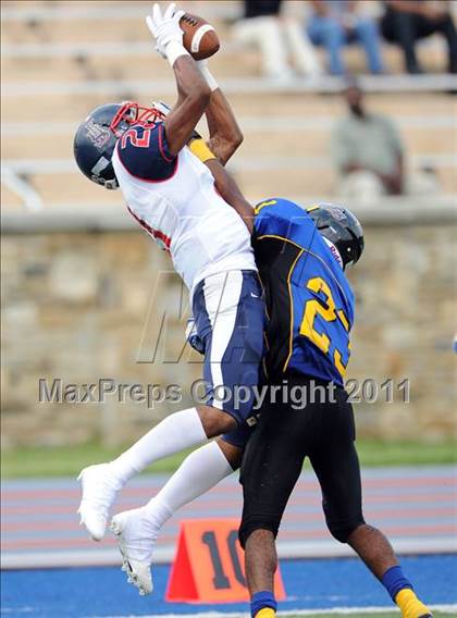 Thumbnail 3 in Dr. Henry Wise vs. Franklin (I-95 Kickoff Classic) photogallery.