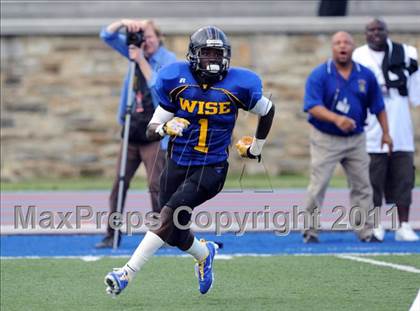 Thumbnail 3 in Dr. Henry Wise vs. Franklin (I-95 Kickoff Classic) photogallery.