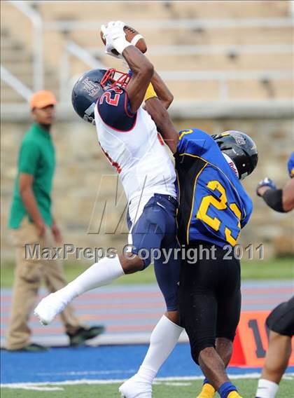 Thumbnail 1 in Dr. Henry Wise vs. Franklin (I-95 Kickoff Classic) photogallery.