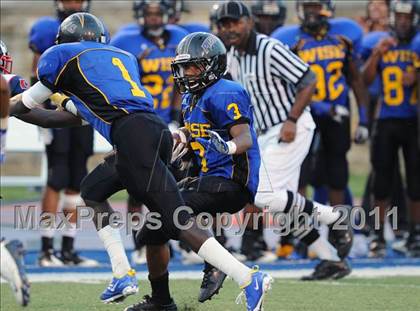 Thumbnail 3 in Dr. Henry Wise vs. Franklin (I-95 Kickoff Classic) photogallery.