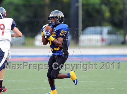 Thumbnail 3 in Dr. Henry Wise vs. Franklin (I-95 Kickoff Classic) photogallery.
