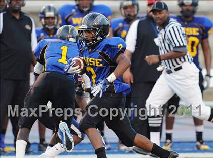 Thumbnail 1 in Dr. Henry Wise vs. Franklin (I-95 Kickoff Classic) photogallery.