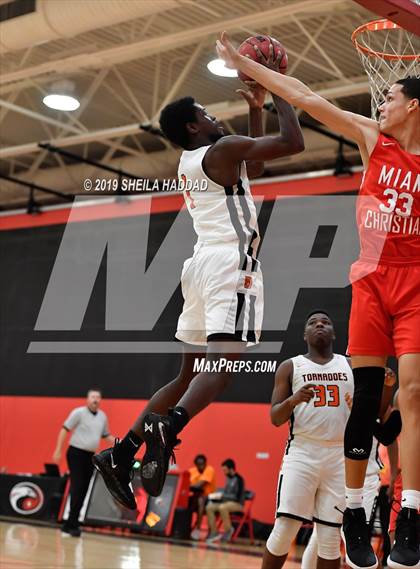 Thumbnail 3 in Booker T. Washington vs Miami Christian (Sun Bash Tournament) photogallery.
